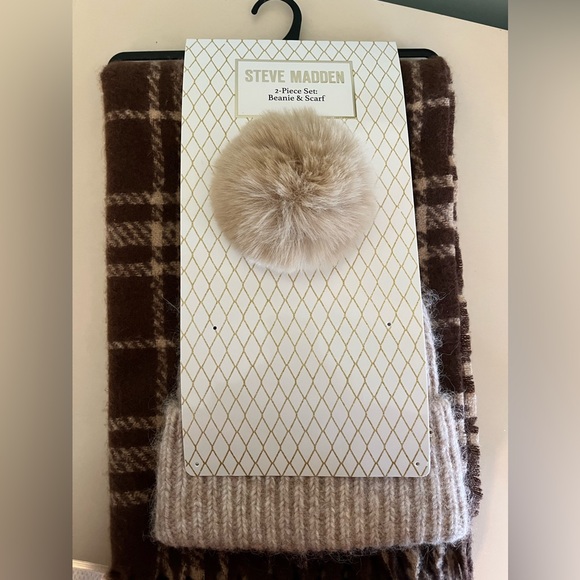 Steve Madden 2 Piece Cream Beanie and Brown Scarf Set - Picture 3 of 10